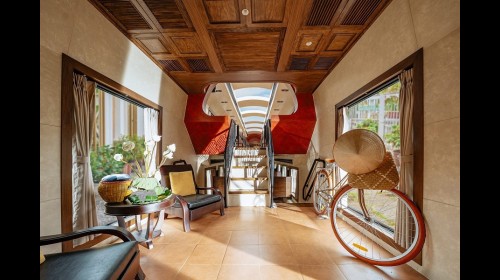 Bên trong tàu Hà Nội 5 Cửa Ô