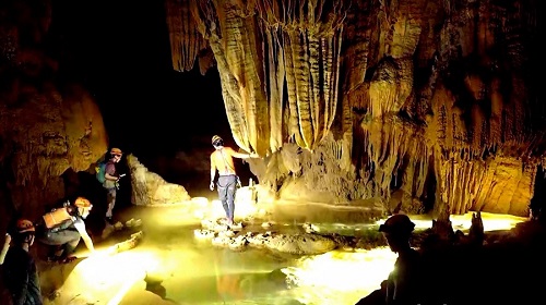 Tìm thấy hệ thống hồ canxi độc đáo trong Hang Thắng